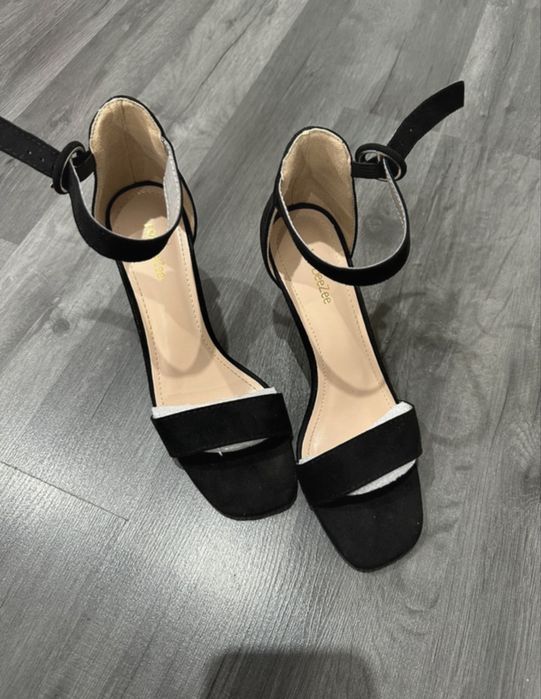 Buty na szpilce DeeZee 36