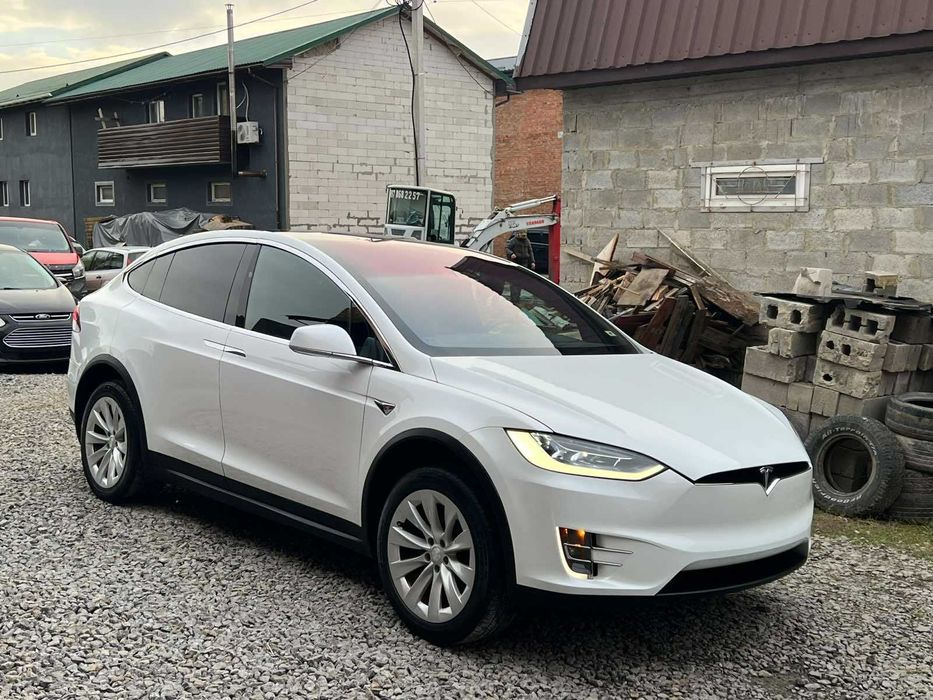 Tesla X 90 батарея. Не була в дтп пошкоджена батарея замінено на нову