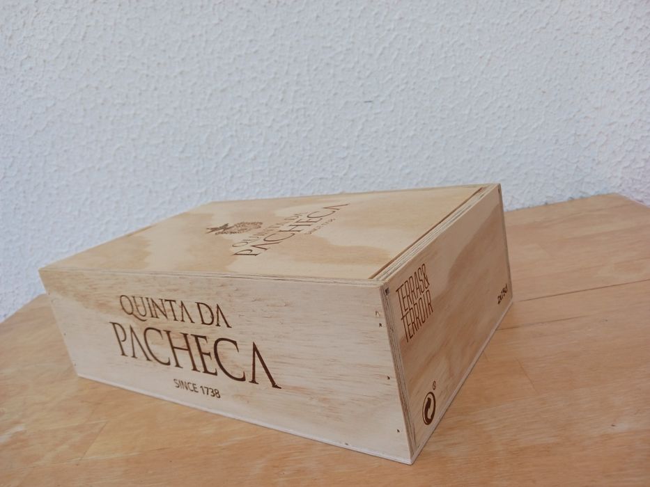 Caixa madeira garrafas vinho