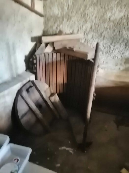 Prensa de uvas manual