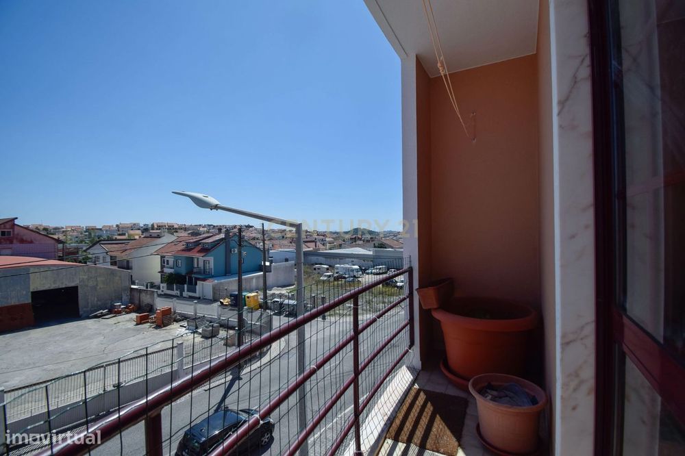 Apartamento T3, com 107 m² de área útil, estúdio musical com 40 m² e g