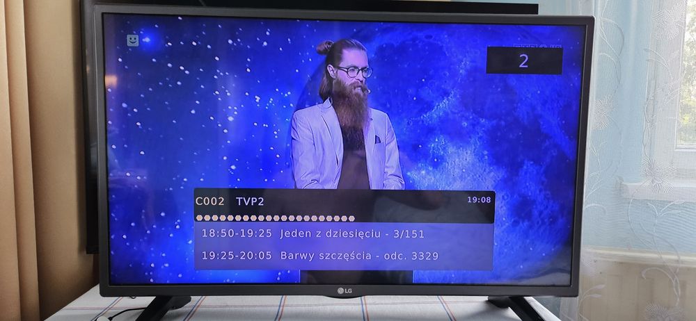Telewizor LG 32LF510U-ZB + tuner Viva H.265 mini