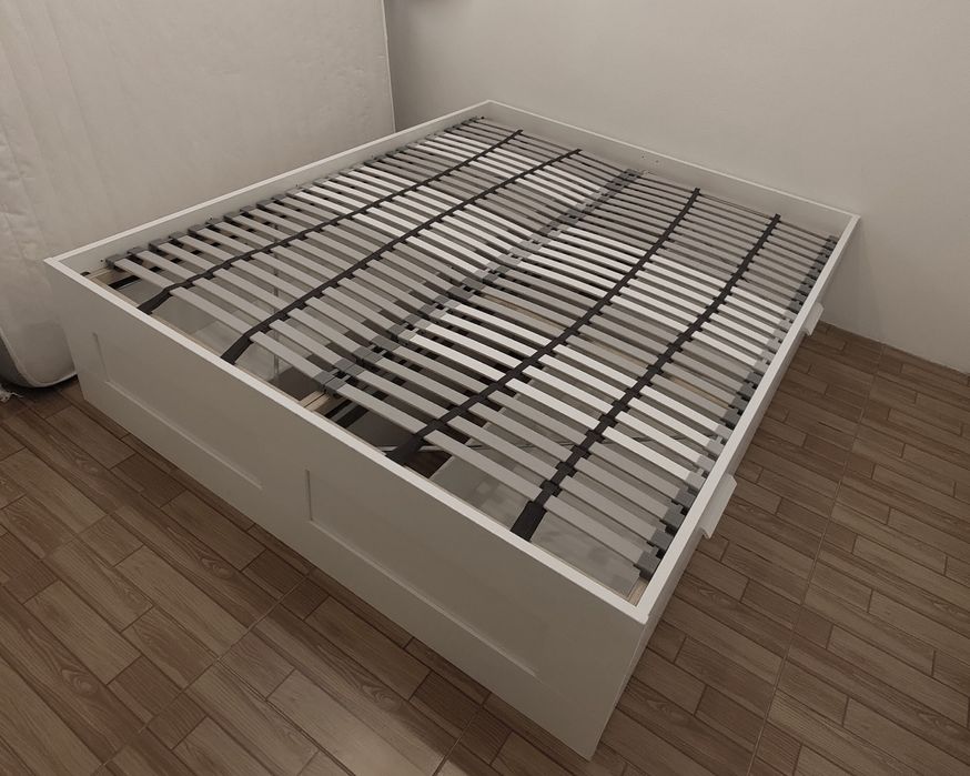Cama de casal IKEA