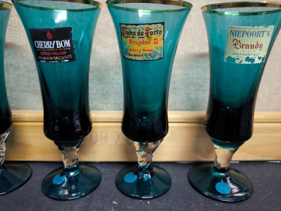 4 Copas de Licor - Vidro Verde Escuro
