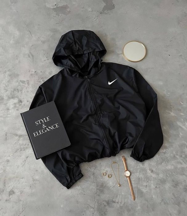 Стильна вітровка