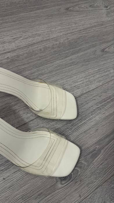 Шльопанці Bershka 38 розмір