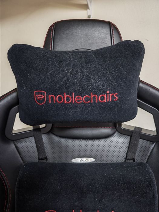 Cadeira Gaming Noblechairs EPIC PU Leather - Preta/Vermelha