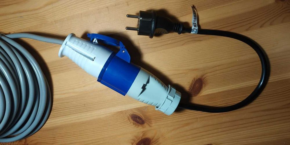 Cabo Adaptador Schuko Macho para CEE Fêmea (Azul) | CEE 16A Monofásico (3.7KW) |