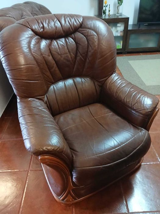 3 sofas em pele em excelente estado - NOVO PREÇO!