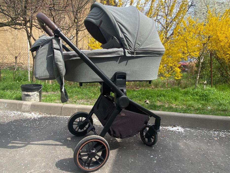 Продам коляску Carrello Epica 2в1
