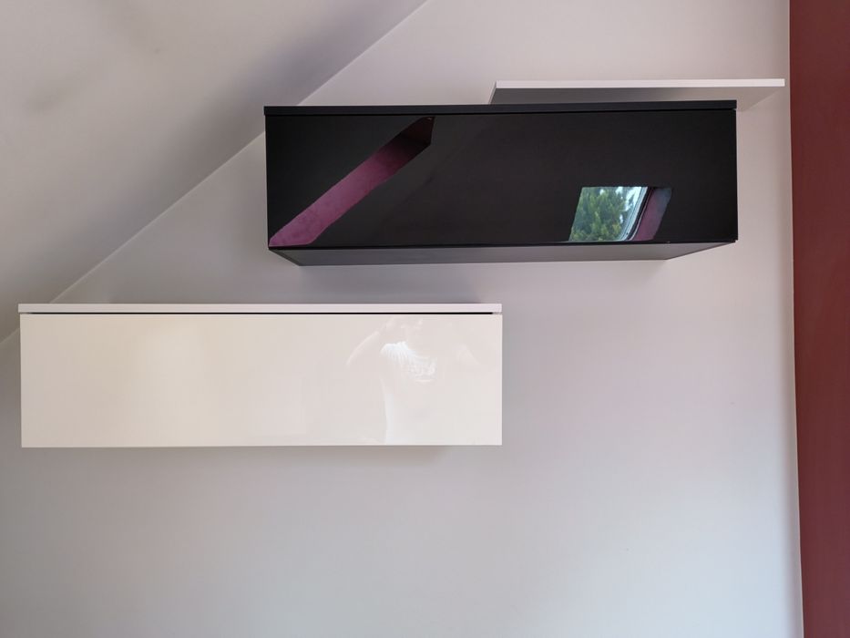 Szafka RTV plus 2 szafki wiszące