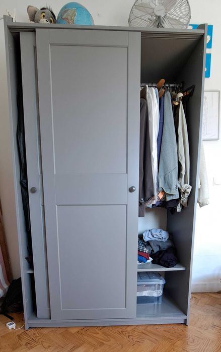 Roupeiro Hauga da Ikea cinzento