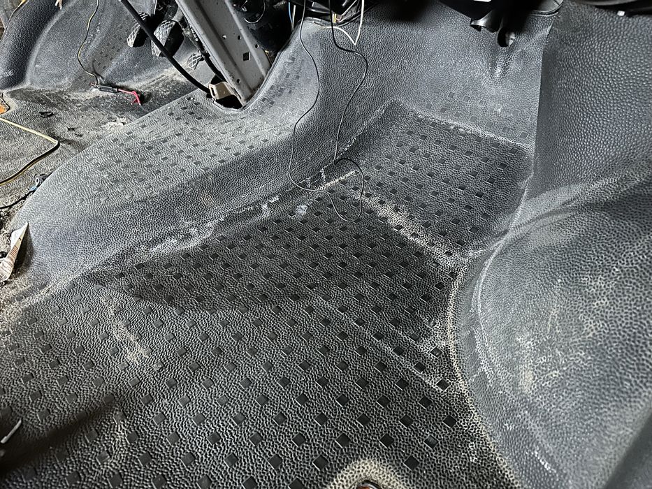 Підлога передня Volkswagen T5 2004 - 2015