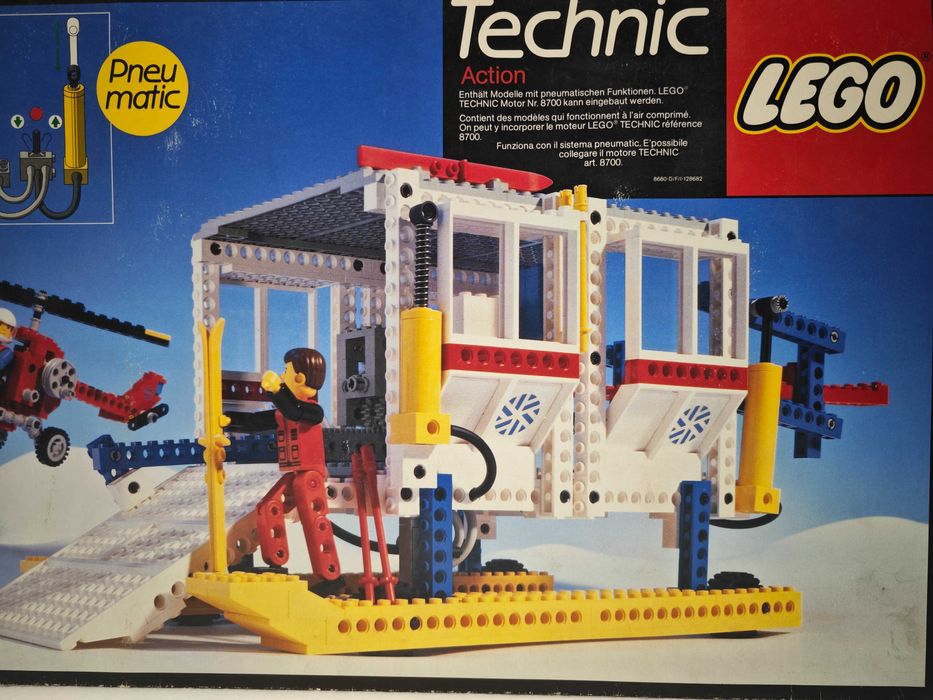 Lego Technic 8680 "Arctic Rescue Base"; 1986; [181]