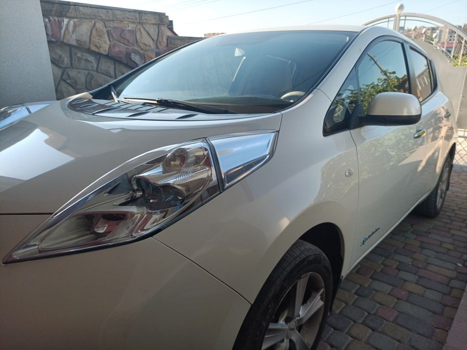 Нісан ліф 2012 р.