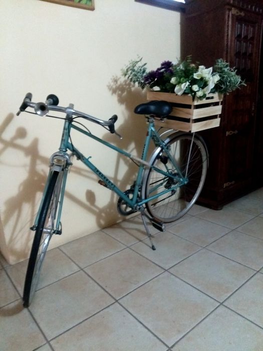 Bicicleta antiga restaurada Peugeot Mixte