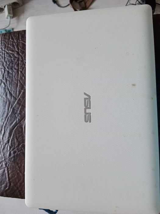 Продам нетбук Asus f200m