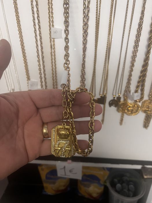 Corrente moeda antiga