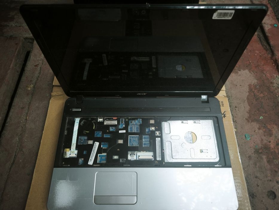 Ноутбуки, 3шт,  Aser Aspire E1  б/у на запчастини