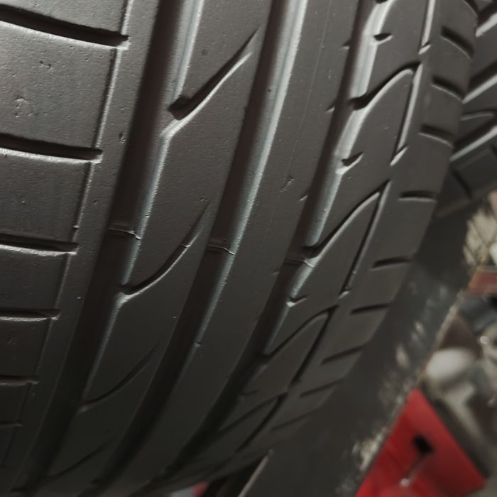 235/40/19 XL Sprzedam parę opon letnich Bridgestone
