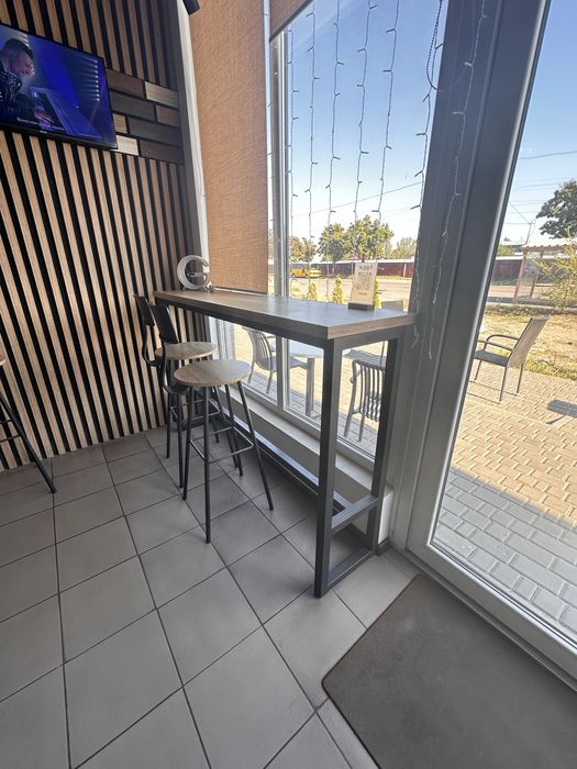 Продам мебель для кофейни.