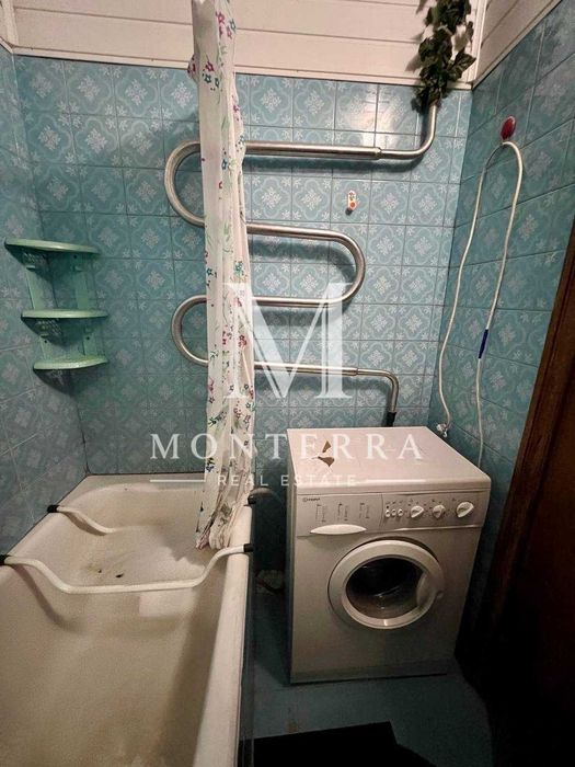 Продаж 3 кімнатної квартири в жилому стані Київ, Правий берег, вул. Стадіонна, метро Вокзальна, центр