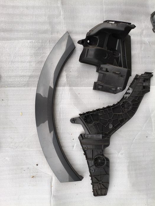 Ślizgi zderzaka lewy tył Audi E-Tron