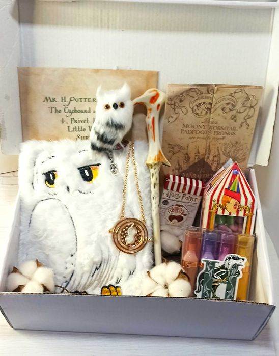 Багато подарунків в одному наборі. Бокс, набір, Гаррі Поттера. Пишіть.