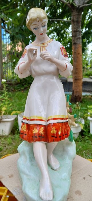 Любить не любить.Фігурка