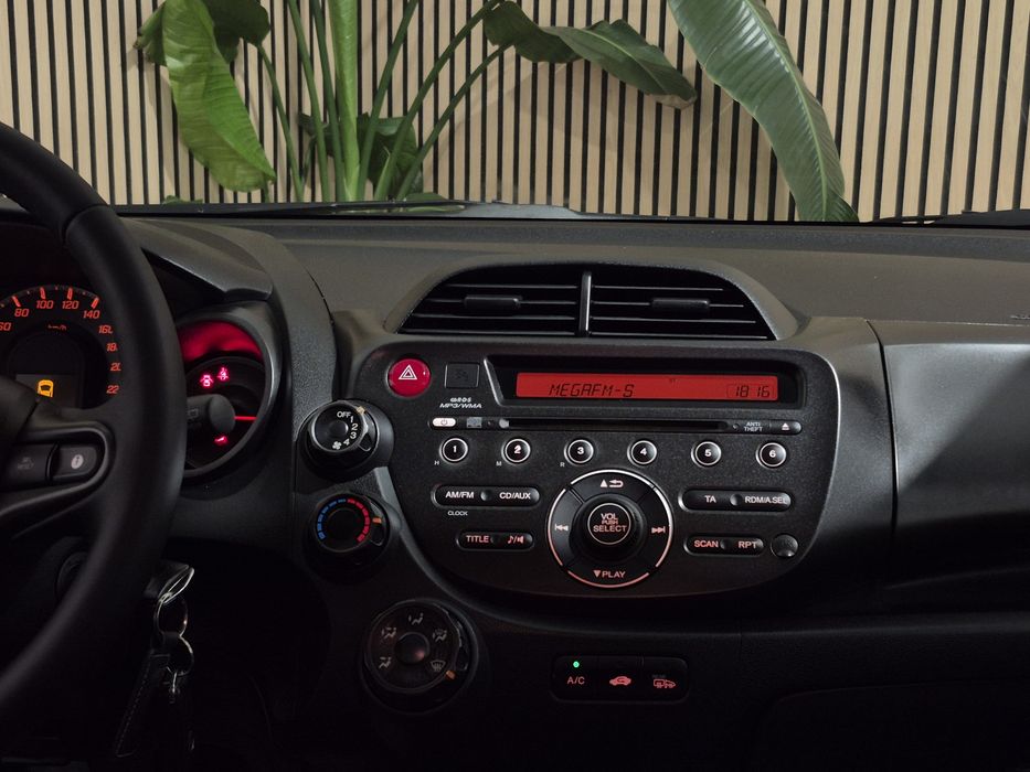 Honda Jazz 1.2 i-VTEC - 2013 | GARANTIA | NACIONAL