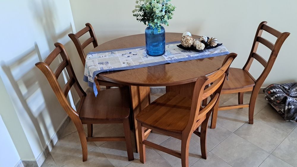Mesa de jantar com 4 cadeiras