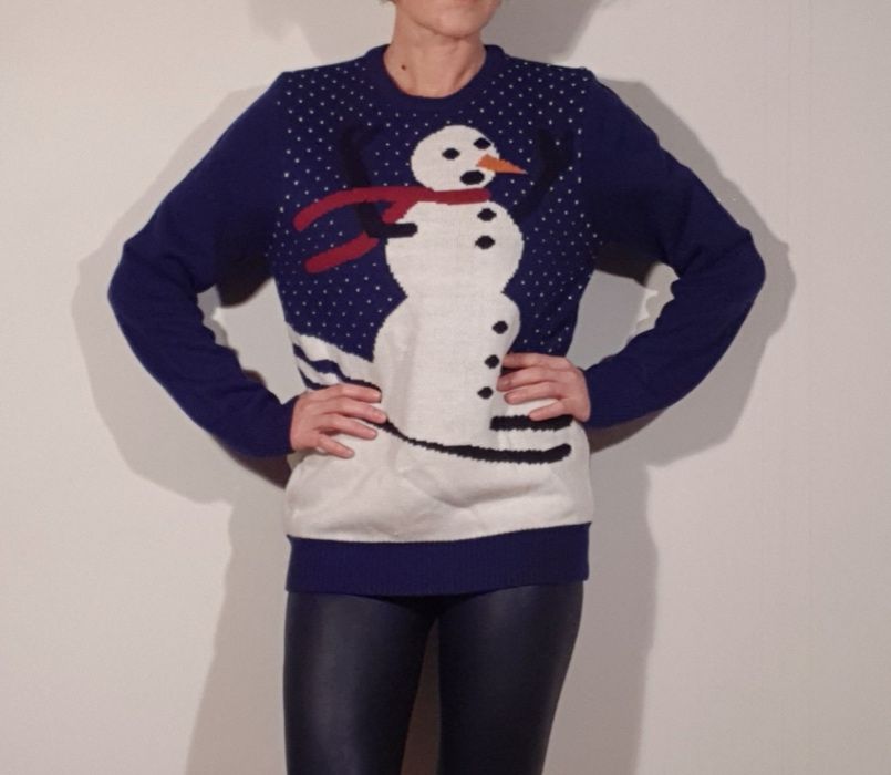 szalowy sweter zima balwan narty