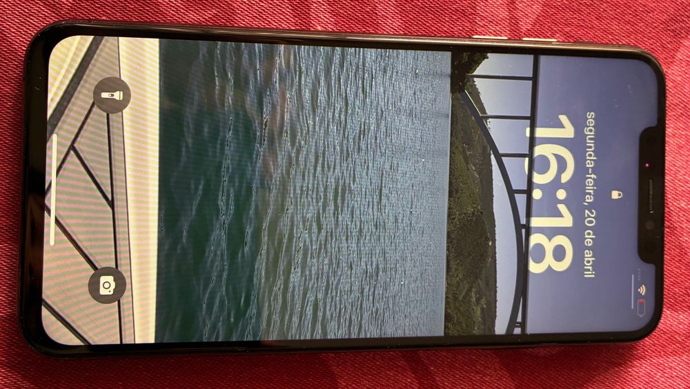 iPhone XS Max excelente estado (com bateria nova)