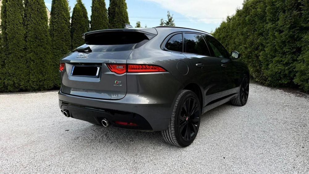 Jaguar F-Pace