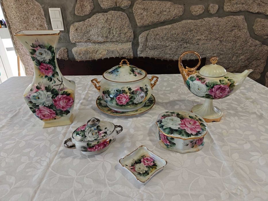 Conjunto Porcelana Vintage Pintado à Mão (30 anos) – Completo e Elegante