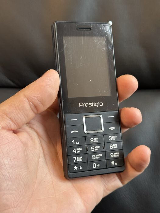 Кнопочний телефон prestigio muze a1
