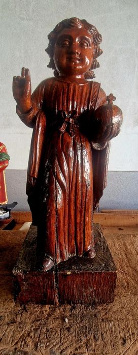 Magnifica escultura toda entalhada