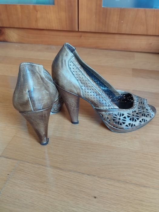 2 pares de Sapatos de salto da Calçado Lages 35