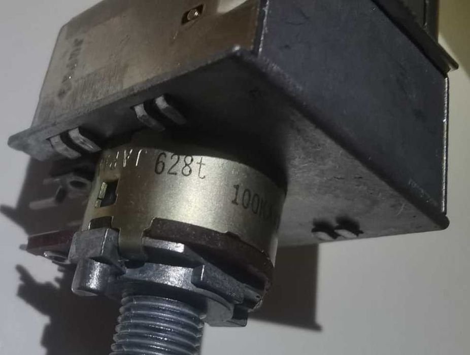 Potencjometr 100KAx2 ALPS z silnikiem