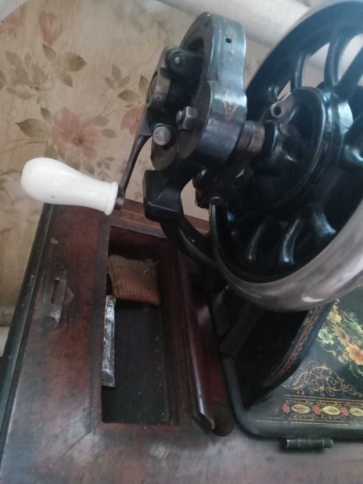 Швейная машина Зингер