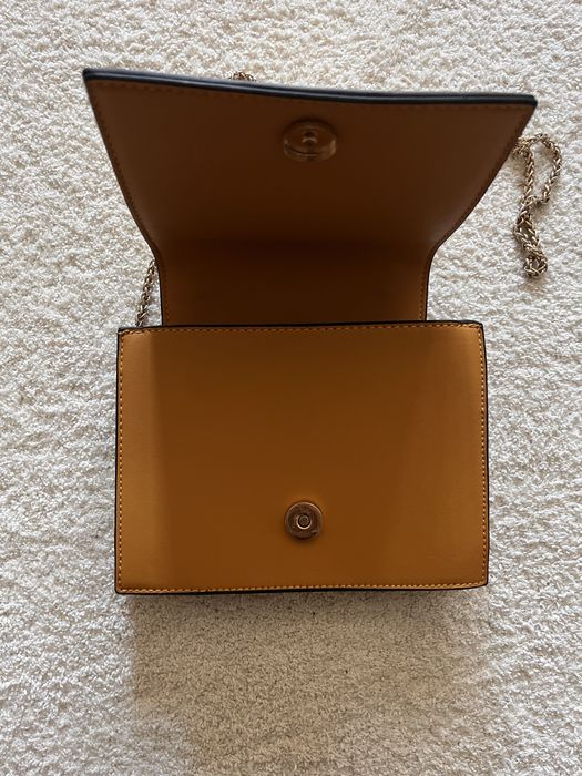 Mala castanha pequena