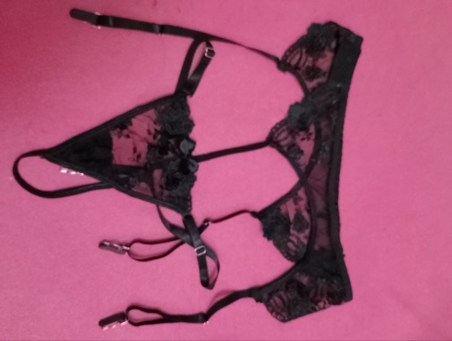 Еротична білизна чорного кольору