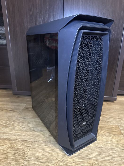 Корпус Aerocool Aero One б/в