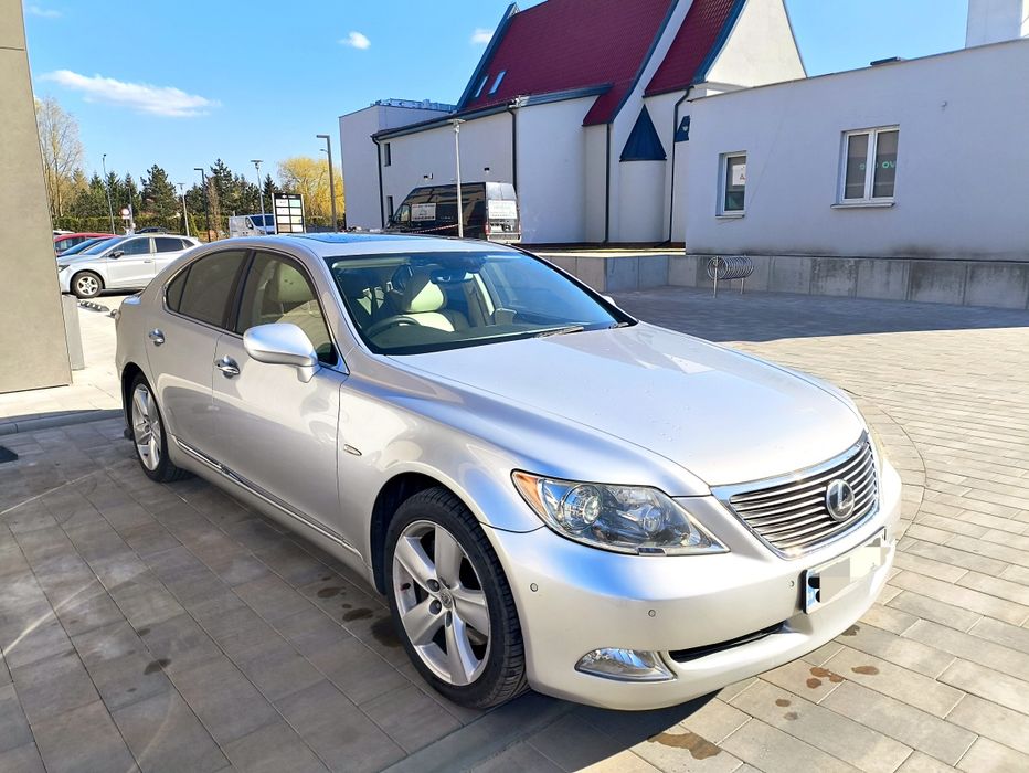 Lexus LS