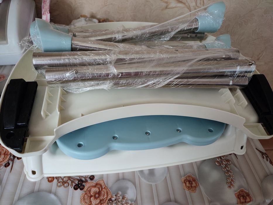 Столик для годування