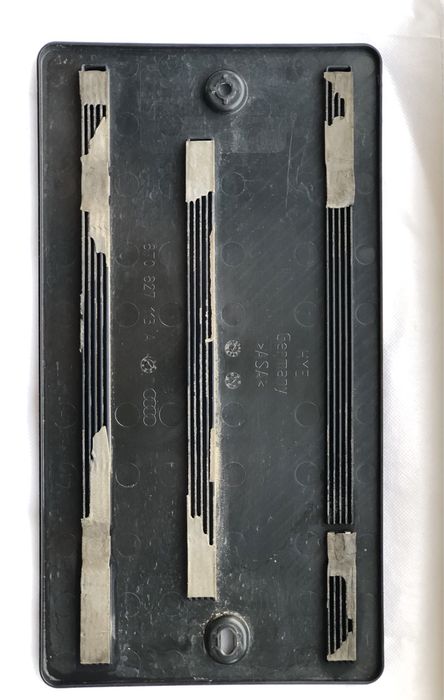 Рамка під номер задня Audi 8T0827113A