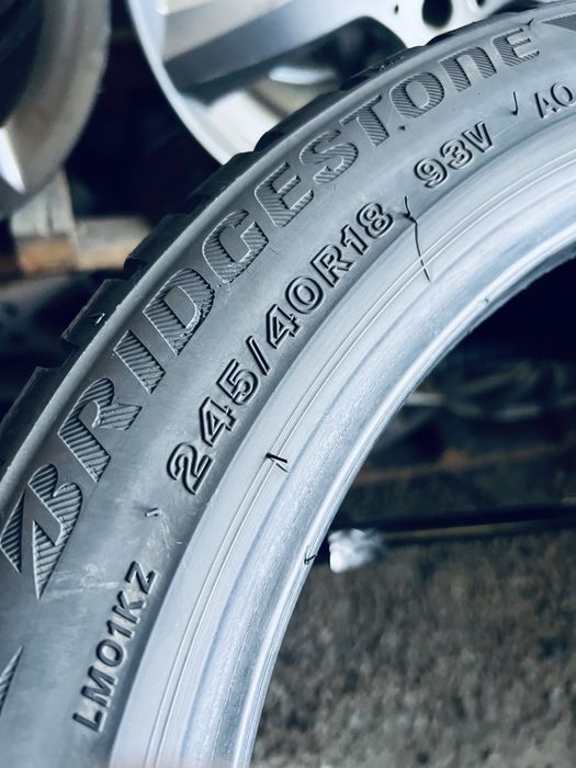 Шини Резина Зимові 245 40 18 Bridgestone Blizzak LM001 4шт