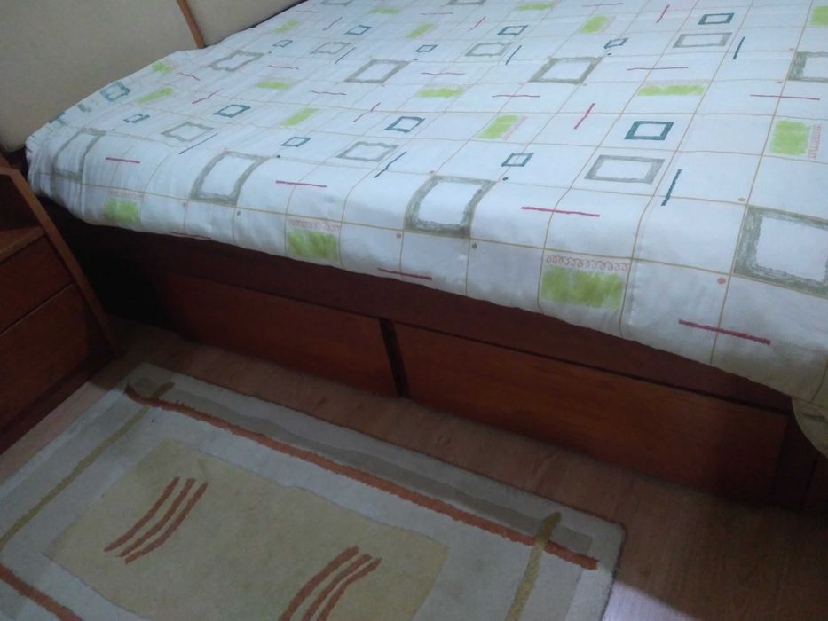 Cama de casal ou individual em Cerejeira Maciça da (Lá Sénia)