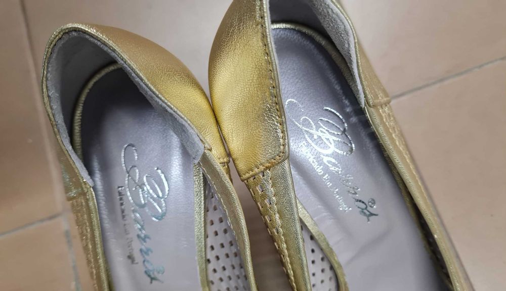 Sapatos dourados 38