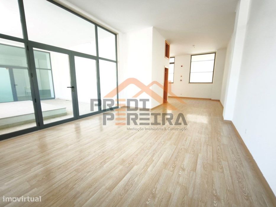 Loja na Quinta do Conventinho, Santo António dos Cavaleiros.